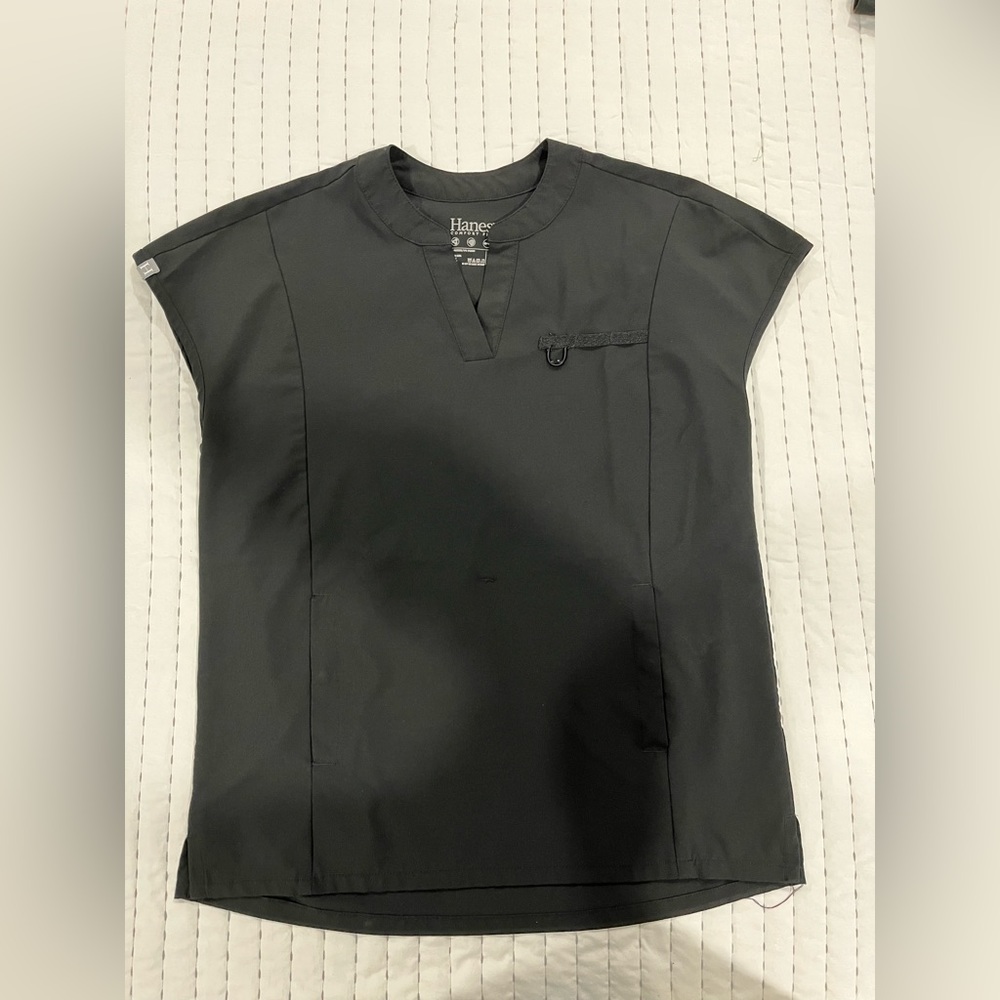 Hanes black scrub top XS